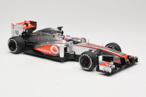 McLaren MP4-28 Mercedes #5 J. Button Vodafone McLaren F1 2013 Minichamps 1:18 530131805 Kovina – slika 4 od 7