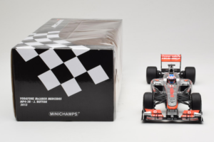 McLaren MP4-28 Mercedes #5 J. Button Vodafone McLaren F1 2013 Minichamps 1:18 530131805 Kovina – slika 7 od 7