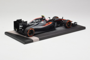 McLaren MP4-30 Honda #22 J. Button McLaren Honda F1 Team Spanish Grand Prix 2015 Minichamps 1:18 537151122 Kovina – slika 3 od 7