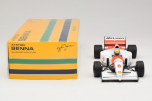 McLaren MP4/8 Ford #8 A. Senna Marlboro McLaren 1993 Minichamps 1:18 540931808 Kovina – slika 6 od 7