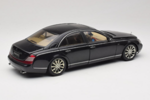 Maybach 57S Črn AUTOart 1:18 76156 Kovina – slika 3 od 7