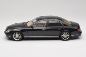Maybach 57S Črn AUTOart 1:18 76156 Kovina – slika 4 od 7