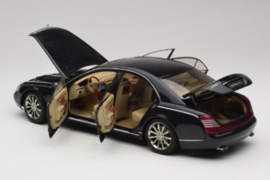 Maybach 57S Črn AUTOart 1:18 76156 Kovina – slika 5 od 7