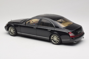 Maybach 57S Črn AUTOart 1:18 76156 Kovina – slika 6 od 7