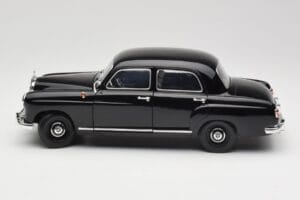 Mercedes 180 W120 Ponton Črna Revell 1:18 08973 Kovina – slika 4 od 8