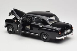 Mercedes 180 W120 Ponton Črna Revell 1:18 08973 Kovina – slika 5 od 8