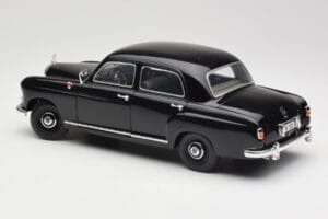Mercedes 180 W120 Ponton Črna Revell 1:18 08973 Kovina – slika 7 od 8