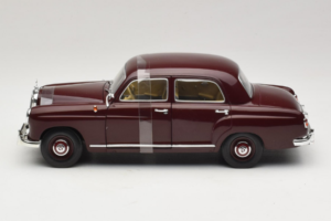 Mercedes 180 Ponton Temno Rdeč Revell 1:18 08876 Kovina – slika 3 od 6
