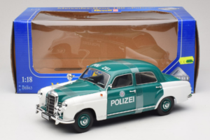 Mercedes 180 Ponton Polizei Revell 1:18 08863 Kovina – slika 6 od 6