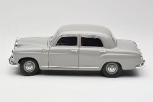 Mercedes 180 W120 Ponton Graphite Grey Revell 1:18 08974 Kovina – slika 4 od 8
