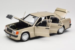 Mercedes 190E W201 2.3-16 Smoke Silver Metallic Norev 1:18 183831 Kovina – slika 2 od 8