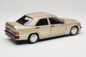 Mercedes 190E W201 2.3-16 Smoke Silver Metallic Norev 1:18 183831 Kovina – slika 3 od 8