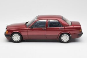 Mercedes 190E W201 2.0 Rdeča Dealer Edition AUTOart 1:18 B66040383 Kovina – slika 4 od 8