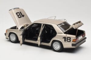 Mercedes 190E 2.3-16 W201 #1 N. Lauda Race of Champions Nurburgring 1984 AUTOart 1:18 88431 Kovina – slika 5 od 8