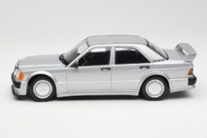 Mercedes 190E 2.5-16 EVO 1 W201 Srebrna Minichamps 1:18 155036001 Kovina – slika 3 od 6