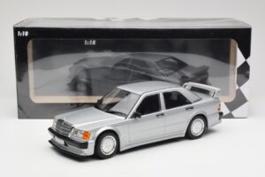 Mercedes 190E 2.5-16 EVO 1 W201 Srebrna Minichamps 1:18 155036001 Kovina – slika 6 od 6