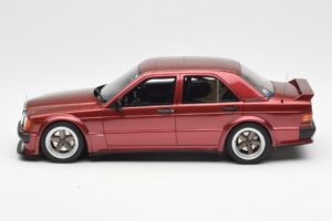 Mercedes 190E 2.5-16 W201 RAUH-Welt Republik Rdeč Otto 1:18 OT1083 Smola – slika 3 od 6