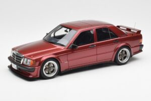 Mercedes 190E 2.5-16 W201 RAUH-Welt Republik Rdeč Otto 1:18 OT1083 Smola