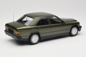 Mercedes 190E W201 Zelen Metalik Minichamps 1:18 155037001 Kovina – slika 2 od 6
