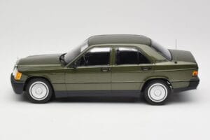 Mercedes 190E W201 Zelen Metalik Minichamps 1:18 155037001 Kovina – slika 3 od 6