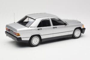 Mercedes 190E W201 Srebrna Minichamps 1:18 155037004 Kovina – slika 2 od 6