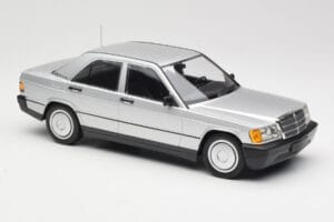 Mercedes 190E W201 Srebrna Minichamps 1:18 155037004 Kovina – slika 4 od 6