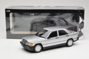 Mercedes 190E W201 Srebrna Minichamps 1:18 155037004 Kovina – slika 6 od 6