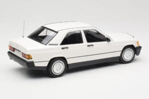 Mercedes 190E W201 Bela Minichamps 1:18 155037002 Kovina – slika 2 od 6