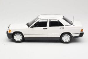 Mercedes 190E W201 Bela Minichamps 1:18 155037002 Kovina – slika 3 od 6