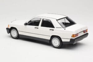 Mercedes 190E W201 Bela Minichamps 1:18 155037002 Kovina – slika 5 od 6
