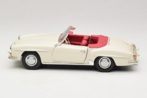 Mercedes 190SL Bel Maisto 1:18 50274 Kovina – slika 4 od 8