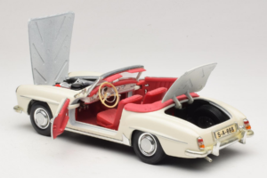 Mercedes 190SL Bel Maisto 1:18 50274 Kovina – slika 5 od 8