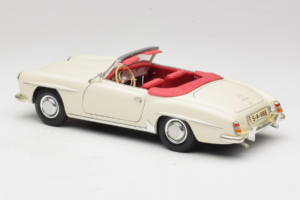 Mercedes 190SL Bel Maisto 1:18 50274 Kovina – slika 7 od 8