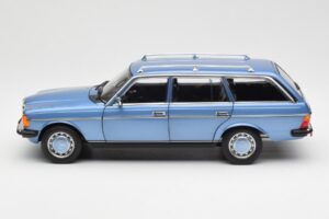 Mercedes 200 S123 T-Model Diamond Moder Dealer Edition Norev 1:18 B66040671 Kovina – slika 4 od 8