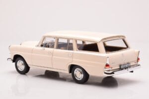 Mercedes 200 Universal W110 Kremna Norev 1:18 183709 Kovina – slika 7 od 8