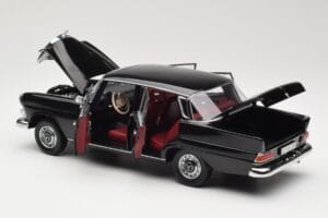 Mercedes 200 W110 Črn Norev 1:18 183574 Kovina – slika 5 od 8