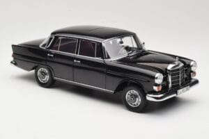 Mercedes 200 W110 Črn Norev 1:18 183574 Kovina – slika 6 od 8