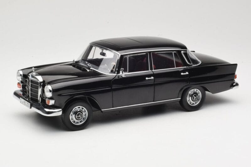 Mercedes 200 W110 Črn Norev 1:18 183574 Kovina
