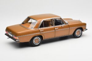 Mercedes 200 W115 Bycane Zlat Dealer Edition Norev 1:18 B66040665 Kovina – slika 3 od 8
