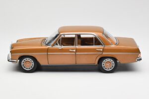 Mercedes 200 W115 Bycane Zlat Dealer Edition Norev 1:18 B66040665 Kovina – slika 4 od 8