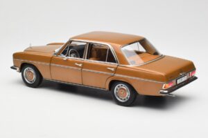 Mercedes 200 W115 Bycane Zlat Dealer Edition Norev 1:18 B66040665 Kovina – slika 7 od 8