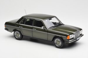 Mercedes 200 W123 Cypress Zelen Metalik Dealer Edition Norev 1:18 B66040654 Kovina – slika 6 od 8