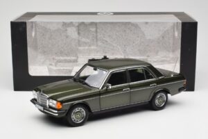 Mercedes 200 W123 Cypress Zelen Metalik Dealer Edition Norev 1:18 B66040654 Kovina – slika 8 od 8