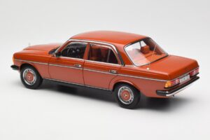 Mercedes 200 W123 English Rdeč Dealer Edition Norev 1:18 B66040653 Kovina – slika 7 od 8