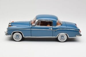 Mercedes 220 SE W128 Modra Sun Star 1:18 3561 Kovina – slika 4 od 8