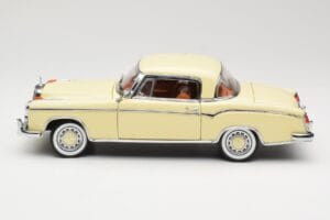 Mercedes 220 SE W128 Coupe Bež Sun Star 1:18 3562 Kovina – slika 4 od 8