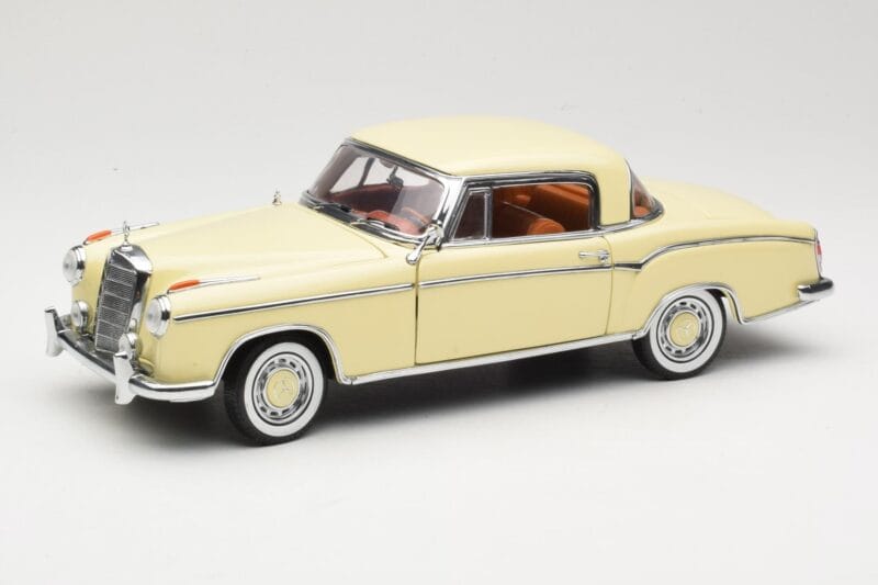 Mercedes 220 SE W128 Coupe Bež Sun Star 1:18 3562 Kovina
