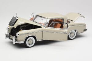 Mercedes 220 SE W128 Coupe Svetlo Siva Sun Star 1:18 3568 Kovina – slika 2 od 8