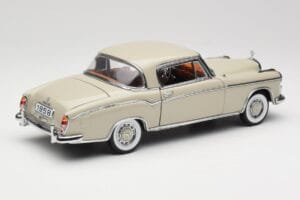 Mercedes 220 SE W128 Coupe Svetlo Siva Sun Star 1:18 3568 Kovina – slika 3 od 8