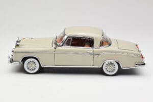 Mercedes 220 SE W128 Coupe Svetlo Siva Sun Star 1:18 3568 Kovina – slika 4 od 8